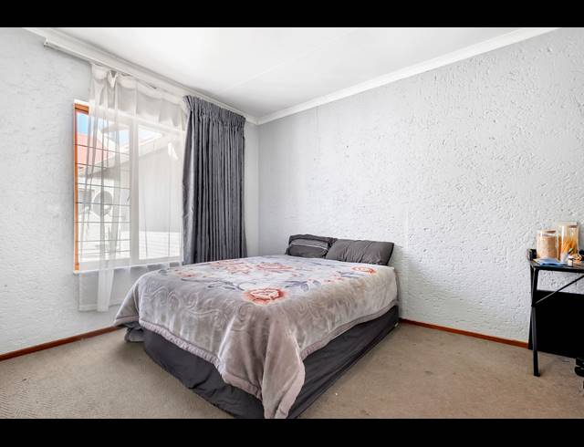 2 BEDROOM TOWNHOUSE FOR SALE IN WESTDENE